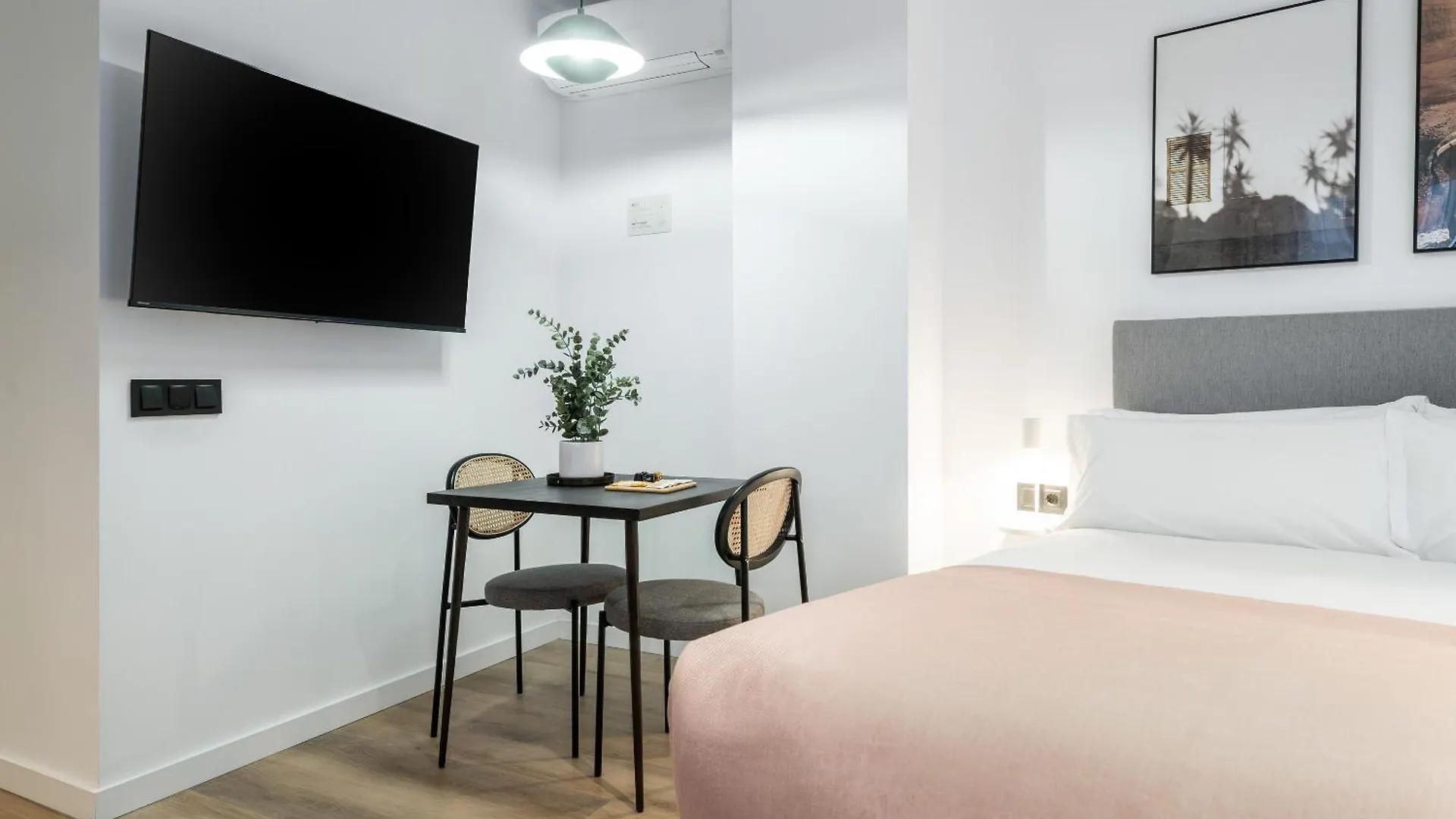 Limehome Malaga Calle Victoria 0*,  スペイン