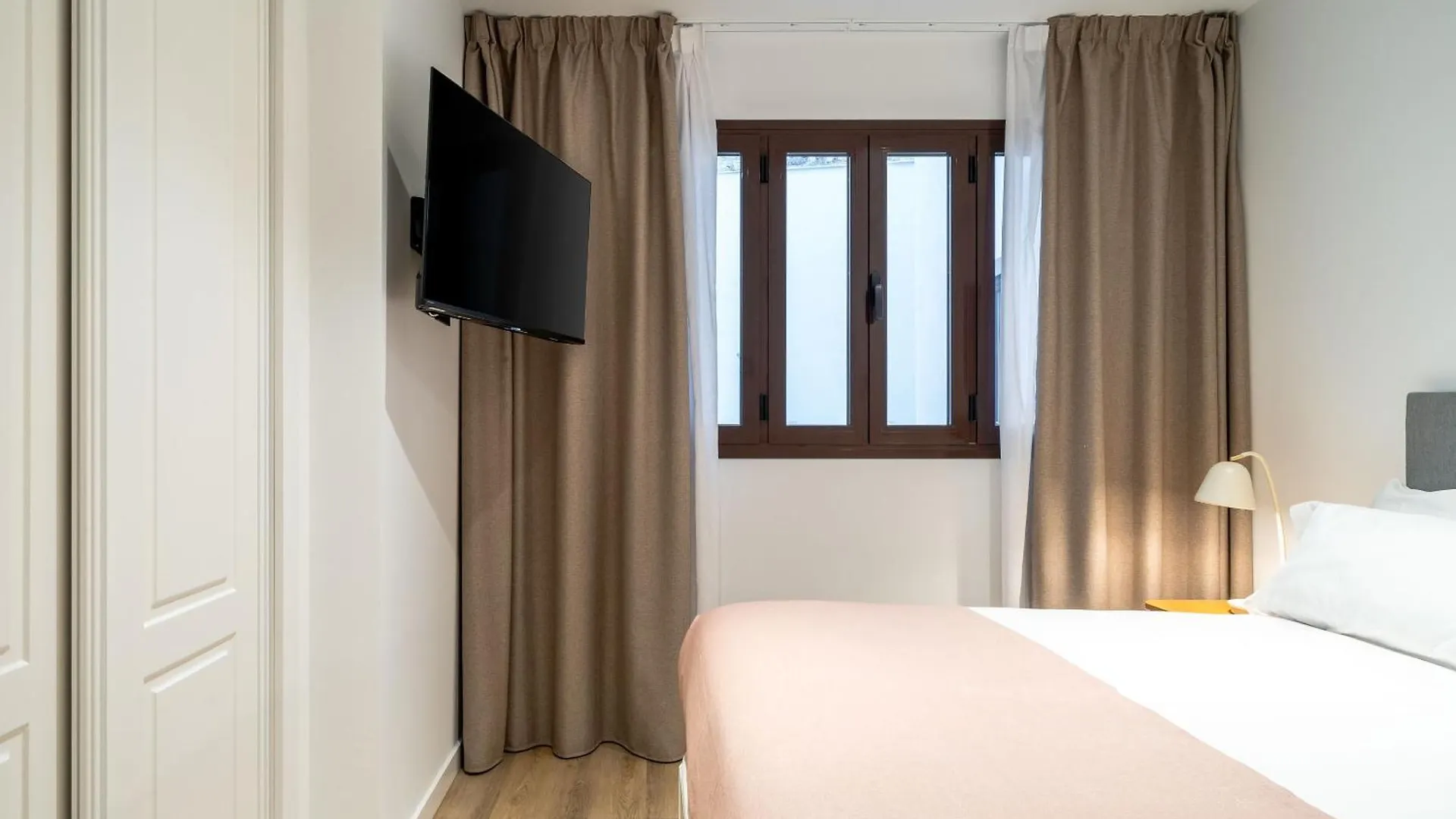 Limehome Malaga Calle Victoria 0*,  Španělsko