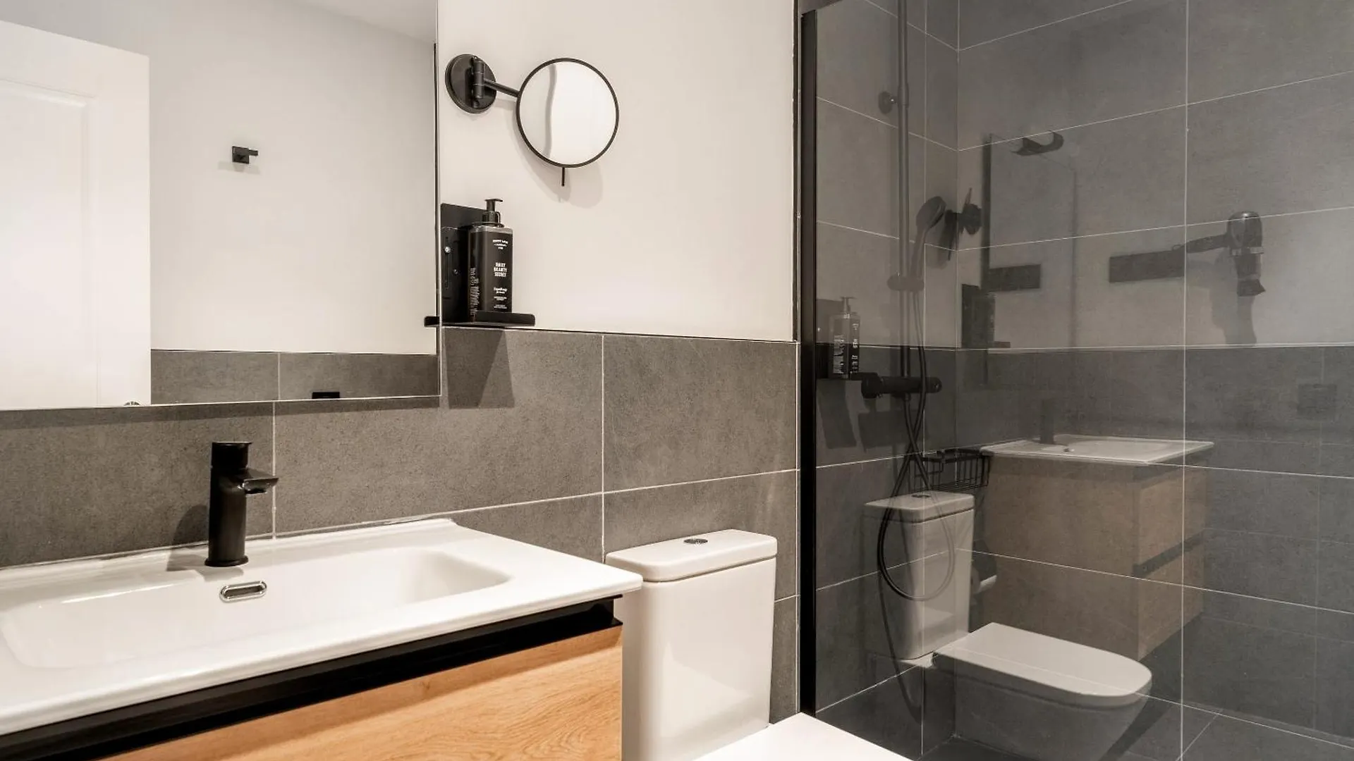 Limehome Malaga Calle Victoria Apartmán