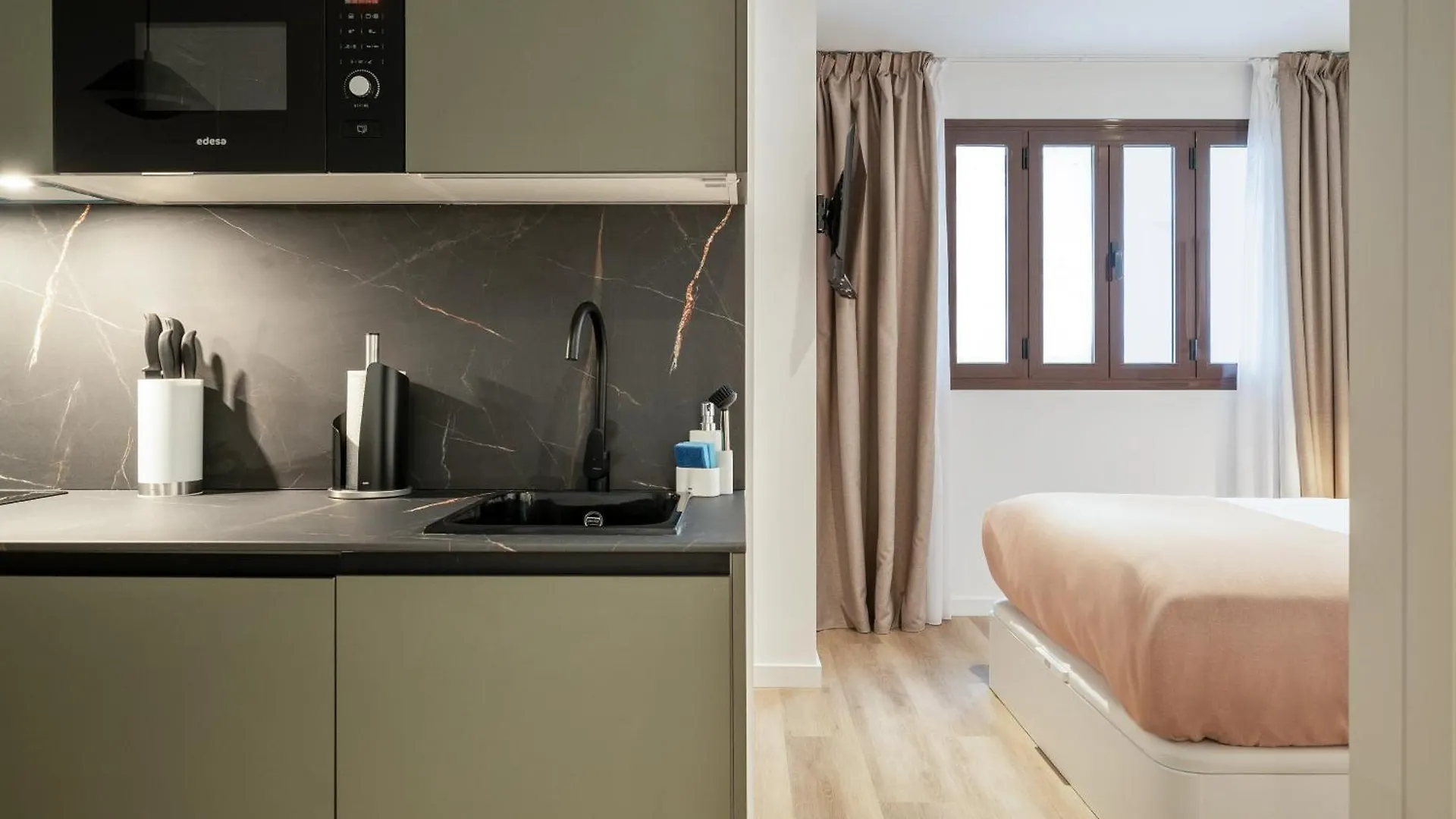 Limehome Malaga Calle Victoria